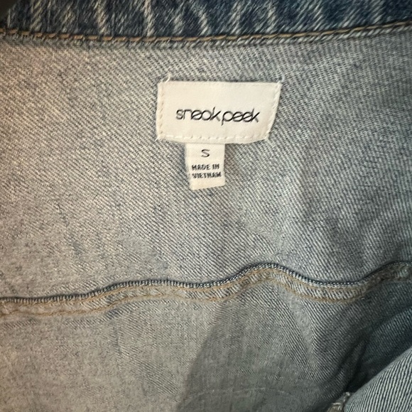 Jeans jacket with patch - Picture 3 of 6